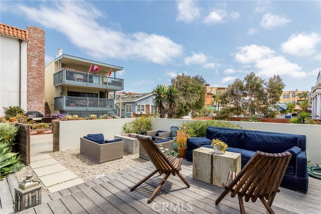 18 5th Street, Hermosa Beach, California 90254, 3 Bedrooms Bedrooms, ,4 BathroomsBathrooms,Residential,Sold,5th,SB18157510