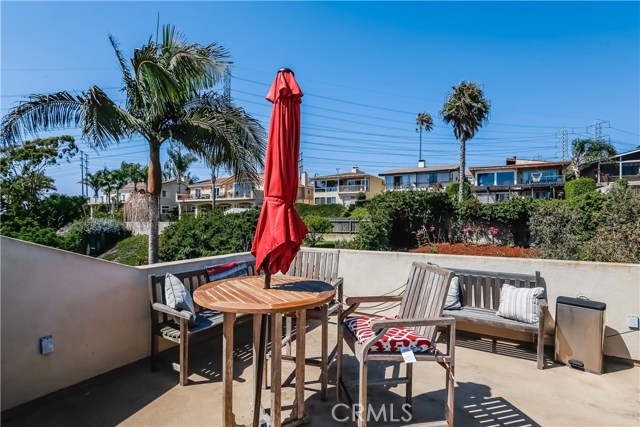 808 Maria Avenue, Redondo Beach, California 90277, 4 Bedrooms Bedrooms, ,3 BathroomsBathrooms,Residential,Sold,Maria,SB17180173