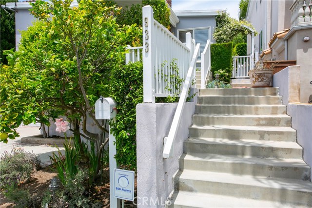 933 27th Street, Manhattan Beach, California 90266, 3 Bedrooms Bedrooms, ,2 BathroomsBathrooms,Residential,Sold,27th,PW20108173