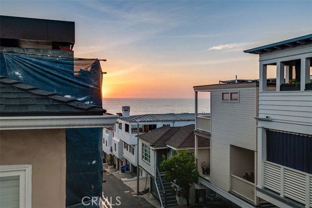 229 19th Street, Manhattan Beach, California 90266, 5 Bedrooms Bedrooms, ,4 BathroomsBathrooms,Residential,Sold,19th,SB19068454