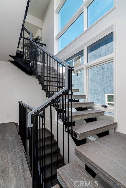 1121 Manhattan Ave, Hermosa Beach, California 90254, 4 Bedrooms Bedrooms, ,2 BathroomsBathrooms,Residential,Sold,Manhattan Ave,SB18116434