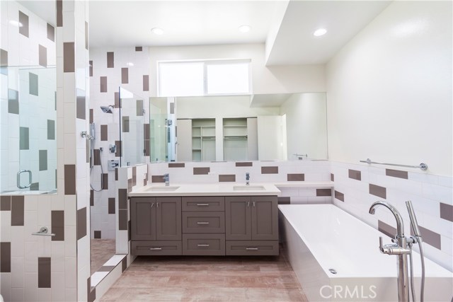 2602 Voorhees Avenue, Redondo Beach, California 90278, 4 Bedrooms Bedrooms, ,3 BathroomsBathrooms,Residential,Sold,Voorhees,SB17109811