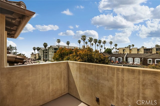 200 Avenue C, Redondo Beach, California 90277, 4 Bedrooms Bedrooms, ,2 BathroomsBathrooms,Residential,Sold,Avenue C,SB18107181