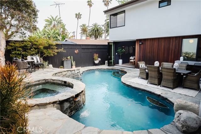 587 36th Street, Manhattan Beach, California 90266, 3 Bedrooms Bedrooms, ,2 BathroomsBathrooms,Residential,Sold,36th,SB21105044