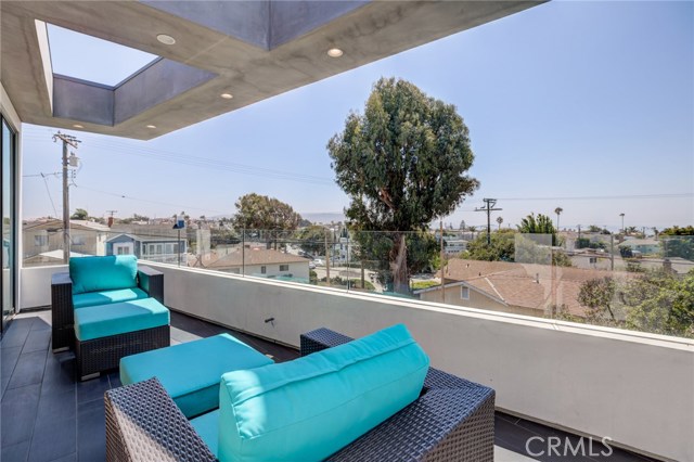 1511 Golden Avenue, Hermosa Beach, California 90254, 5 Bedrooms Bedrooms, ,2 BathroomsBathrooms,Residential,Sold,Golden,SB19224666