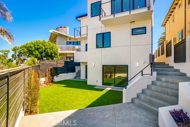 521 Helberta Avenue, Redondo Beach, California 90277, 4 Bedrooms Bedrooms, ,3 BathroomsBathrooms,Residential,Sold,Helberta,SB19088015