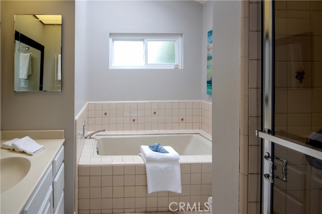 3000 Poinsettia Avenue, Manhattan Beach, California 90266, 4 Bedrooms Bedrooms, ,2 BathroomsBathrooms,Residential,Sold,Poinsettia,SB19105944