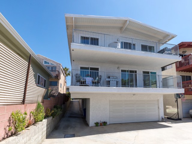 527 Juanita Avenue, Redondo Beach, California 90277, ,Residential Income,Sold,Juanita,SB17234058