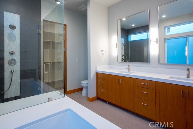 2108 Gates Avenue, Redondo Beach, California 90278, 4 Bedrooms Bedrooms, ,2 BathroomsBathrooms,Residential,Sold,Gates,SB17108544