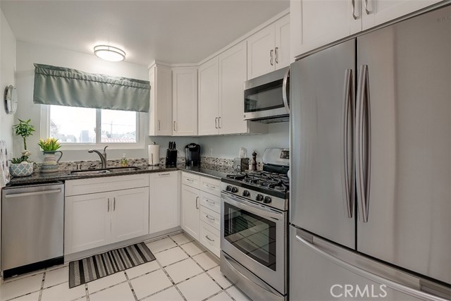 463 36th Place, Manhattan Beach, California 90266, 2 Bedrooms Bedrooms, ,1 BathroomBathrooms,Residential,Sold,36th,SB19098375