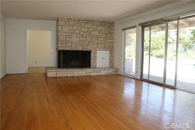 Hardwood floors.  Liv rm opens to big back yard.