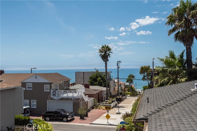 409 30th Street, Manhattan Beach, California 90266, 4 Bedrooms Bedrooms, ,2 BathroomsBathrooms,Residential,Sold,30th,SB20162447