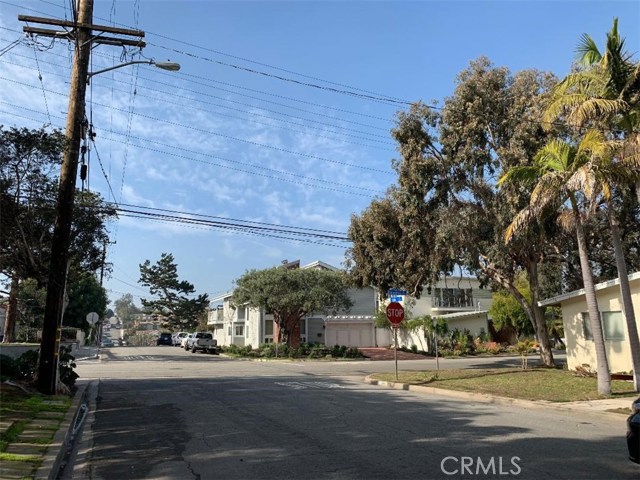 1009 10th Street, Manhattan Beach, California 90266, 2 Bedrooms Bedrooms, ,1 BathroomBathrooms,Residential,Sold,10th,SB19003062