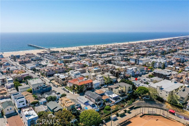 1040 Loma Drive, Hermosa Beach, California 90254, 3 Bedrooms Bedrooms, ,Residential,Sold,Loma,SB19091151