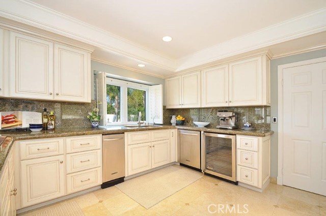 Bright Kitchen with Granite Counter top & Stainless Steel Appliances