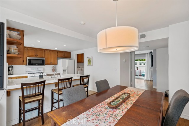 319 Emerald Street, Redondo Beach, California 90277, 2 Bedrooms Bedrooms, ,2 BathroomsBathrooms,Residential,Sold,Emerald,SB21122333
