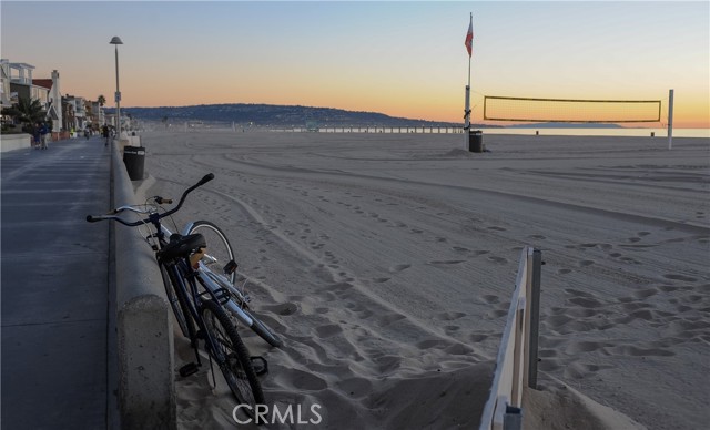 Spend the afternoon on the strand riding your bike from Redondo Beach to Santa Monica.