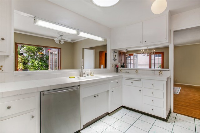 933 27th Street, Manhattan Beach, California 90266, 3 Bedrooms Bedrooms, ,2 BathroomsBathrooms,Residential,Sold,27th,PW20108173