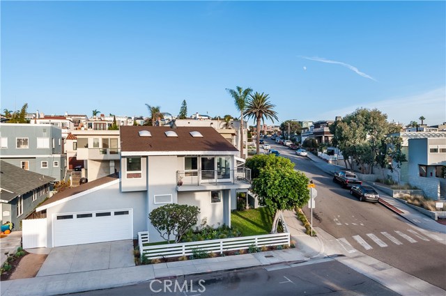 201 24th Street, Hermosa Beach, California 90254, 3 Bedrooms Bedrooms, ,2 BathroomsBathrooms,Residential,Sold,24th,SB17267233