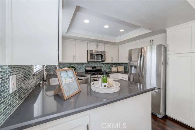 107 Helberta Avenue, Redondo Beach, California 90277, 3 Bedrooms Bedrooms, ,2 BathroomsBathrooms,Residential,Sold,Helberta,SB20119884