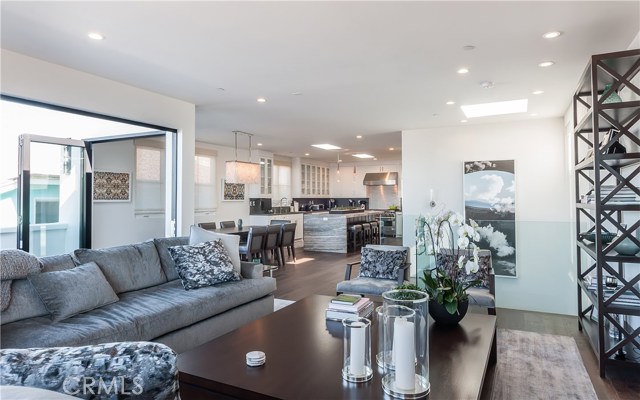 2215 Bayview Drive, Manhattan Beach, California 90266, 4 Bedrooms Bedrooms, ,3 BathroomsBathrooms,Residential,Sold,Bayview,SB20132281