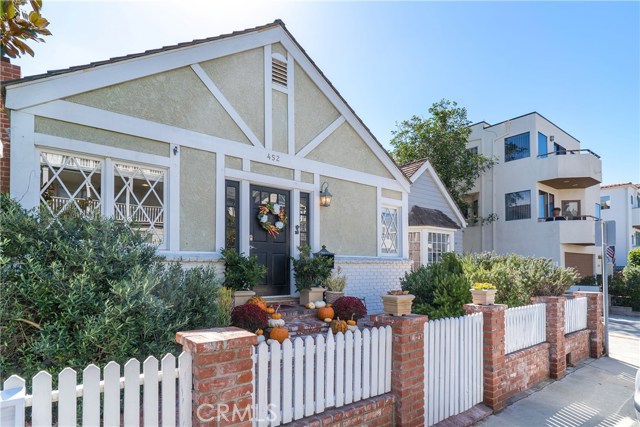 452 30th Street, Manhattan Beach, California 90266, 3 Bedrooms Bedrooms, ,3 BathroomsBathrooms,Residential,Sold,30th,SB18267524