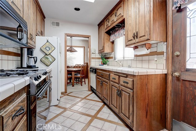 1031 Avenue D, Redondo Beach, California 90277, 3 Bedrooms Bedrooms, ,1 BathroomBathrooms,Residential,Sold,Avenue D,SB19263186