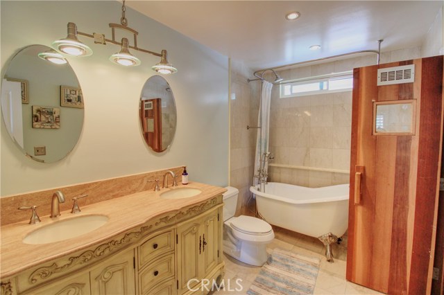 107 Helberta Avenue, Redondo Beach, California 90277, 3 Bedrooms Bedrooms, ,3 BathroomsBathrooms,Residential,Sold,Helberta,CV20148362