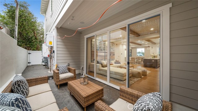 2010 Aviation Way, Redondo Beach, California 90278, 5 Bedrooms Bedrooms, ,5 BathroomsBathrooms,Residential,Sold,Aviation,PV21055057