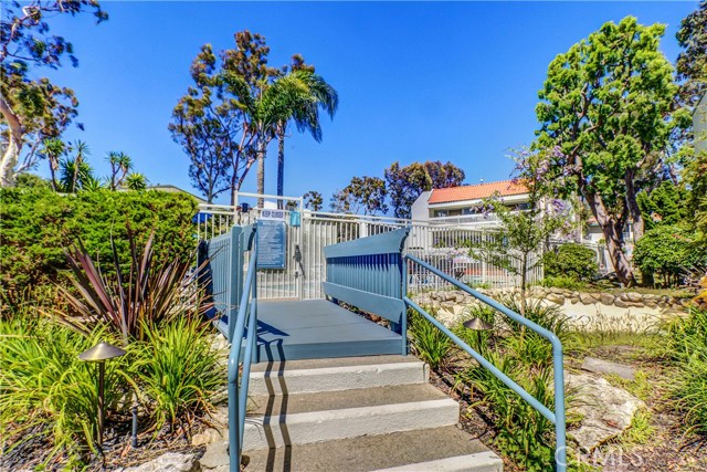 816 Camino Real, Redondo Beach, California 90277, 2 Bedrooms Bedrooms, ,1 BathroomBathrooms,Residential,Sold,Camino Real,SB17142888