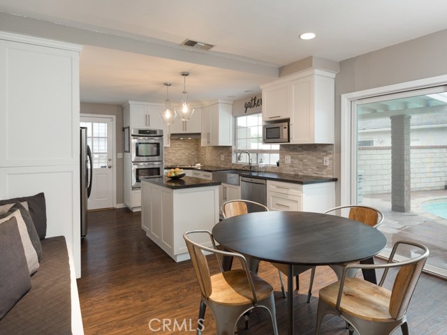 Eating area with build in bench