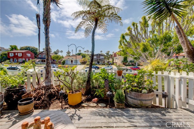 704 Broadway, Redondo Beach, California 90277, 3 Bedrooms Bedrooms, ,2 BathroomsBathrooms,Residential,Sold,Broadway,SB20108157