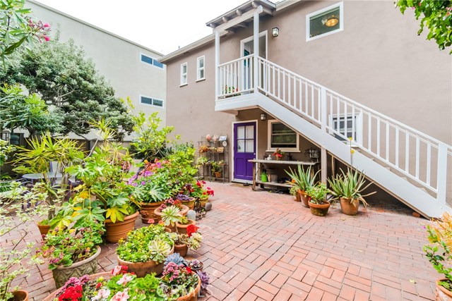 126 8th Street, Hermosa Beach, California 90254, 2 Bedrooms Bedrooms, ,2 BathroomsBathrooms,Residential,Sold,8th,SB18121226