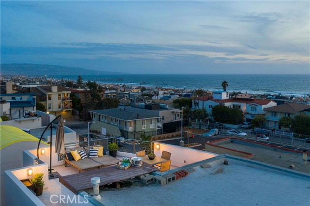 316 26th Street, Hermosa Beach, California 90254, 4 Bedrooms Bedrooms, ,2 BathroomsBathrooms,Residential,Sold,26th,SB21076670