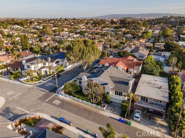 1156 10th Street, Manhattan Beach, California 90266, 3 Bedrooms Bedrooms, ,2 BathroomsBathrooms,Residential,Sold,10th,SB21063367