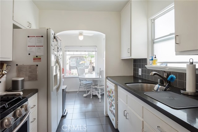 216 36th Street, Manhattan Beach, California 90266, 2 Bedrooms Bedrooms, ,2 BathroomsBathrooms,Residential,Sold,36th,SB20149445