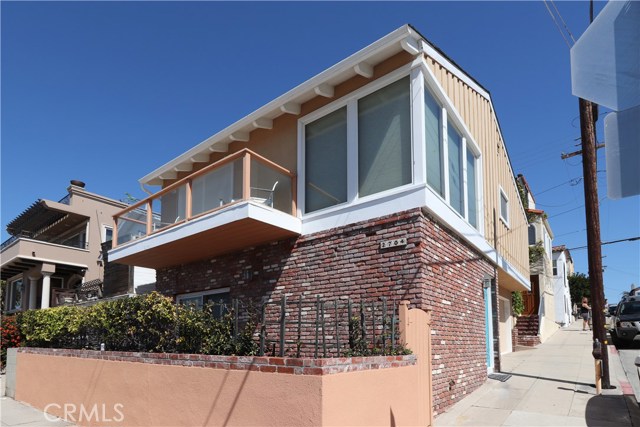 2704 Hermosa Avenue, Hermosa Beach, California 90254, 2 Bedrooms Bedrooms, ,2 BathroomsBathrooms,Residential,Sold,Hermosa,SB19059337