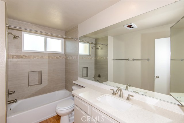 2ns bath with tub/shower combo and porcelain tile! 2ns bath with tub/shower combo and porcelain tile!