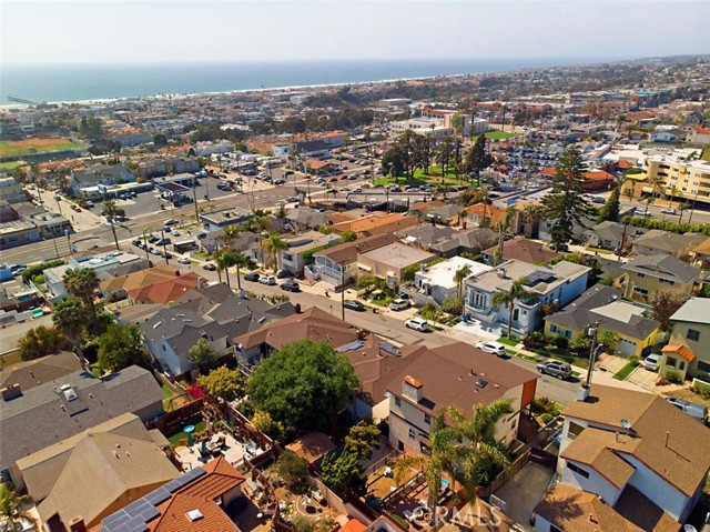 930 9th Street, Hermosa Beach, California 90254, 3 Bedrooms Bedrooms, ,2 BathroomsBathrooms,Residential,Sold,9th,PV21076150