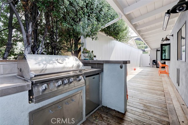 585 29th Street, Manhattan Beach, California 90266, 4 Bedrooms Bedrooms, ,3 BathroomsBathrooms,Residential,Sold,29th,SB21019167