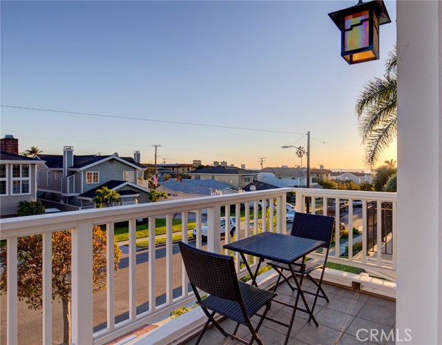 637 17th Street, Manhattan Beach, California 90266, 6 Bedrooms Bedrooms, ,3 BathroomsBathrooms,Residential,Sold,17th,SB20249999