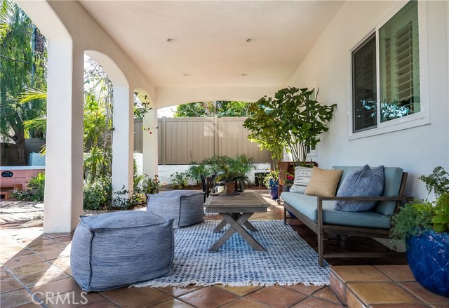 Private covered outdoor patio/entertaining area