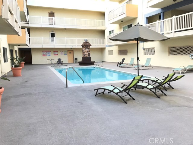 Community Pool and Jacuzzi.