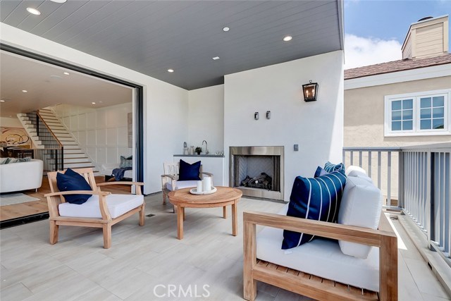 501 8th Street, Manhattan Beach, California 90266, 5 Bedrooms Bedrooms, ,2 BathroomsBathrooms,Residential,Sold,8th,SB20129717