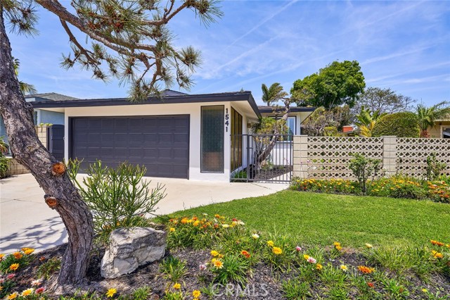 1541 19th Street, Manhattan Beach, California 90266, 4 Bedrooms Bedrooms, ,2 BathroomsBathrooms,Residential,Sold,19th,SB19100180