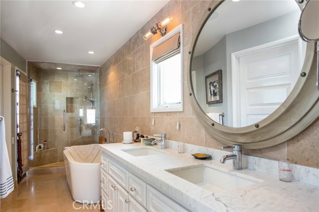 18 5th Street, Hermosa Beach, California 90254, 3 Bedrooms Bedrooms, ,4 BathroomsBathrooms,Residential,Sold,5th,SB18157510