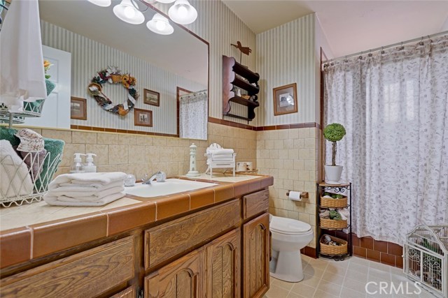 secondary bathroom