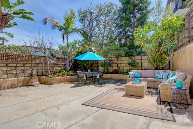 736 13th, Manhattan Beach, California 90266, 4 Bedrooms Bedrooms, ,3 BathroomsBathrooms,Residential,Sold,13th,SB19074833