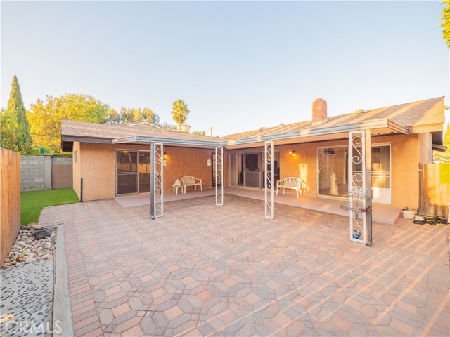 Nice big, clean backyard perfect to put in a hot tub or a bbq area and have family over!!