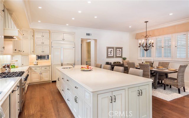 Wonderful Kitchen with Large Center Island